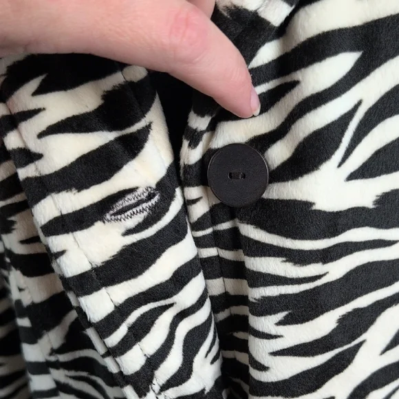 Mix It Black and Cream Animal Print Patterned Trench Coat New Large - Picture 9 of 12